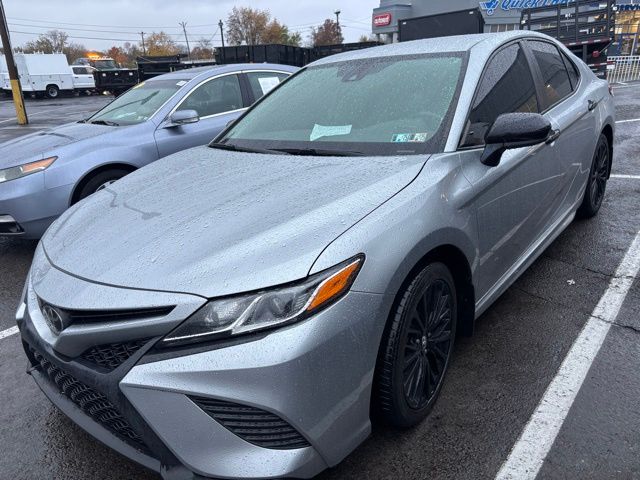 2020 Toyota Camry SE photo 2