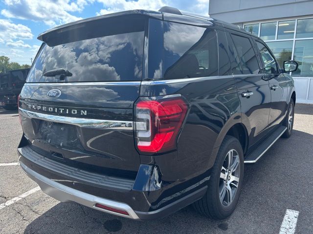 2023 Ford Expedition Limited photo 2