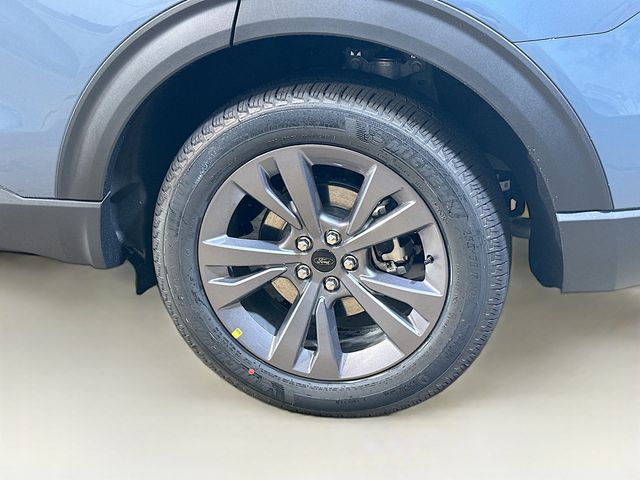 2026 Ford Explorer photo 4