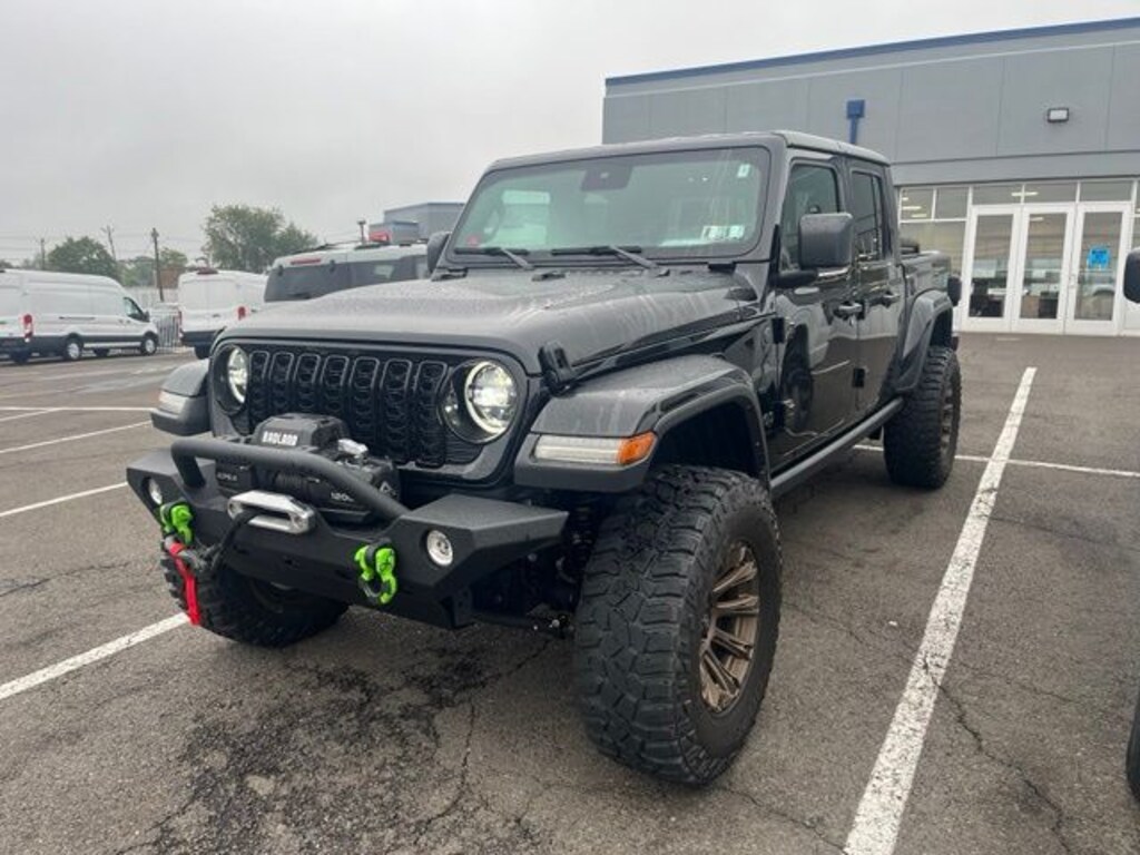 Used 2024 Jeep Gladiator Willys Truck Crew Cab