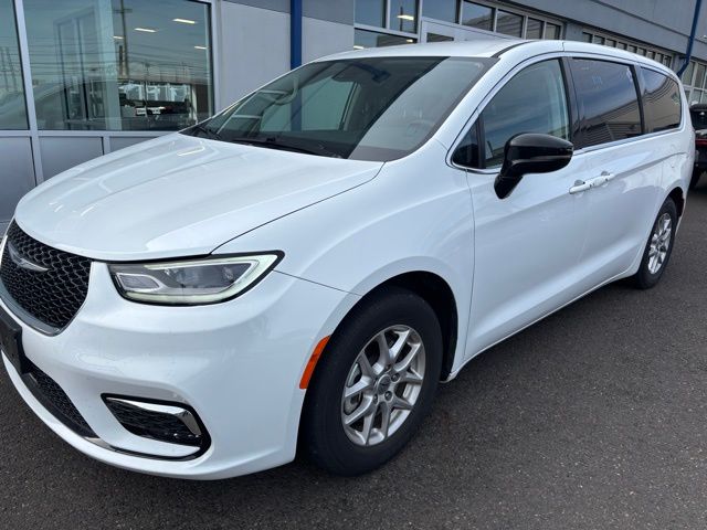 2024 Chrysler Pacifica Touring L photo 2