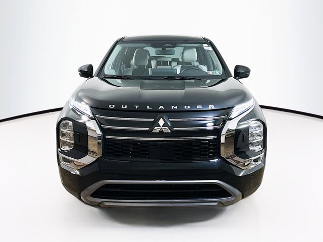 2025 Mitsubishi Outlander SE photo 2