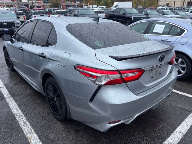 2020 Toyota Camry SE photo 3