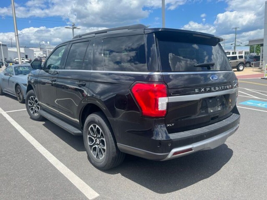 Used 2024 Ford Expedition XLT SUV