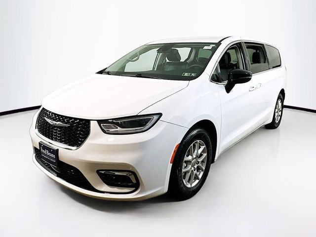 2024 Chrysler Pacifica Touring L photo 3