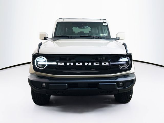2025 Ford Bronco Outer Banks photo 2
