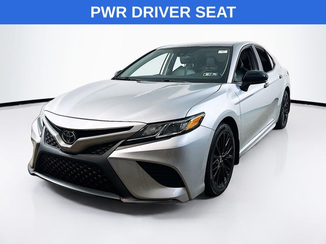 2020 Toyota Camry SE photo 3