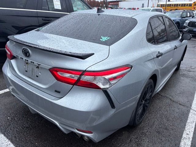 2020 Toyota Camry SE photo 4