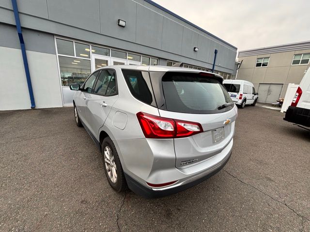 2018 Chevrolet Equinox LS photo 2