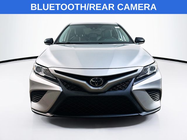 2020 Toyota Camry SE photo 2