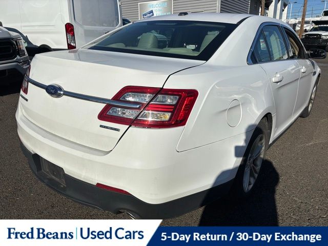 2018 Ford Taurus SE photo 3