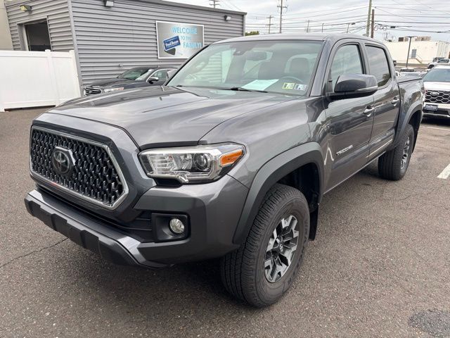 2018 Toyota Tacoma TRD Off-Road photo 2