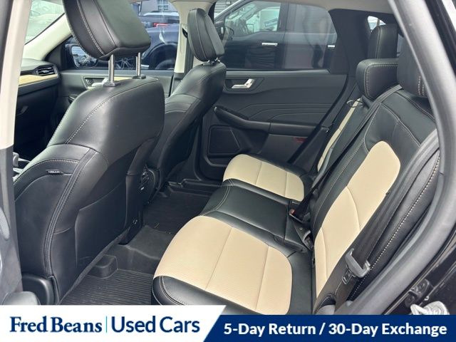 2022 Ford Escape Plug-In Hybrid Titanium photo 3