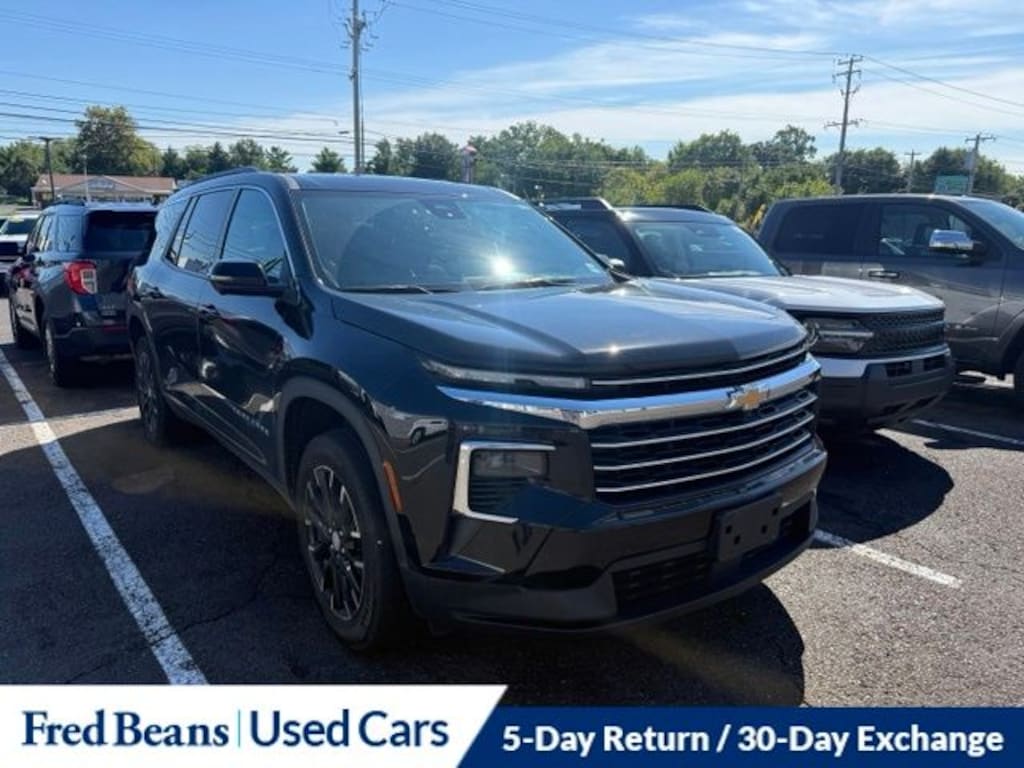 Used 2025 Chevrolet Traverse LT SUV