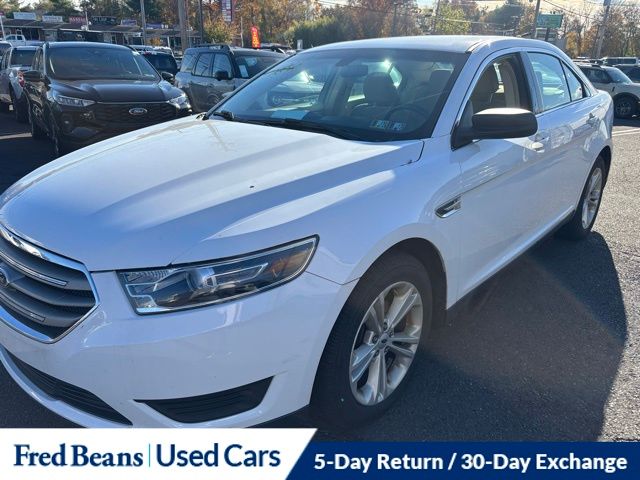 2018 Ford Taurus SE photo 2