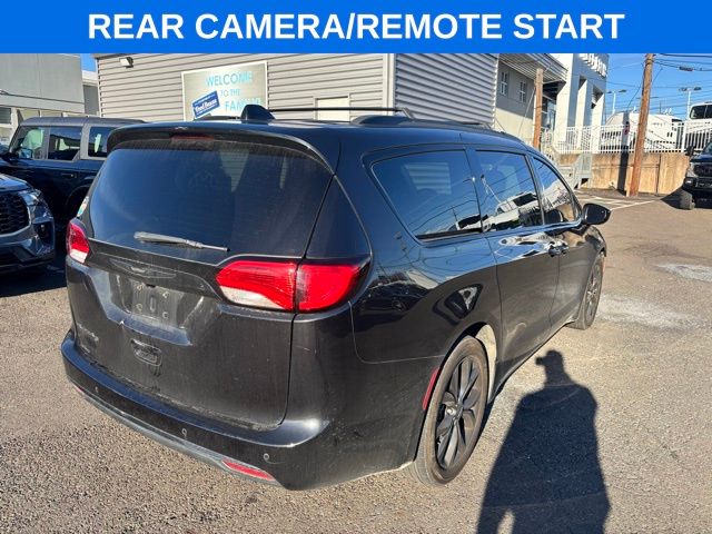 2020 Chrysler Pacifica Touring photo 2