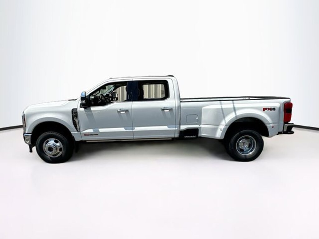 New 2026 Ford F-350 Lariat Truck Crew Cab