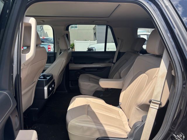2023 Ford Expedition Limited photo 4