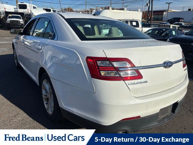 2018 Ford Taurus SE photo 4