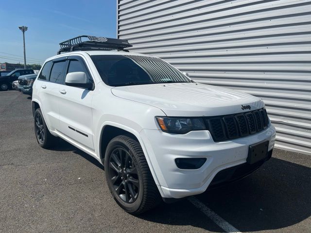 2017 Jeep Grand Cherokee Altitude 4WD's photo