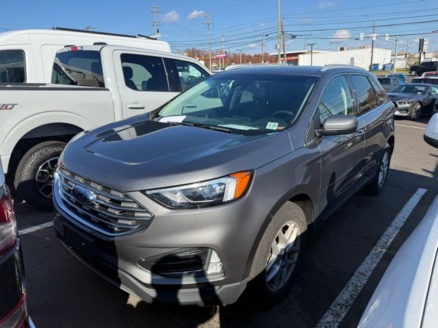 2022 Ford Edge SEL photo 2