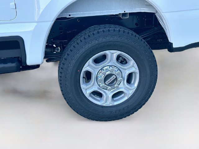New 2027 Ford F-250 XLT Truck Crew Cab