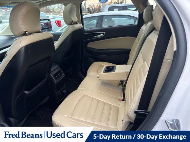 2017 Ford Edge SEL photo 4