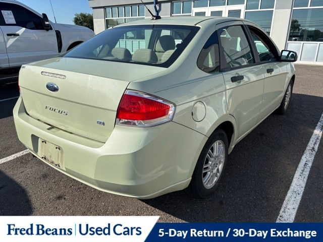 2010 Ford Focus SE photo 2