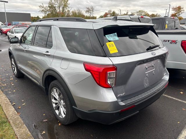 2022 Ford Explorer XLT photo 2