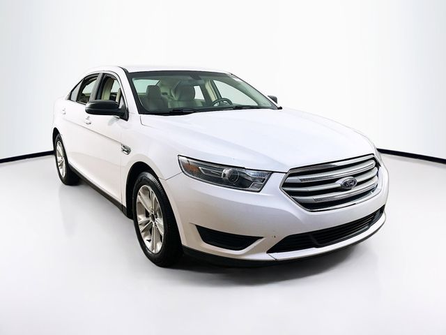 2018 Ford Taurus SE's photo