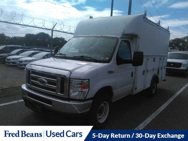 2022 Ford E-350 photo 2