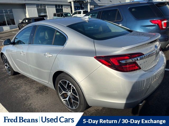 2017 Buick Regal Sport Touring photo 2