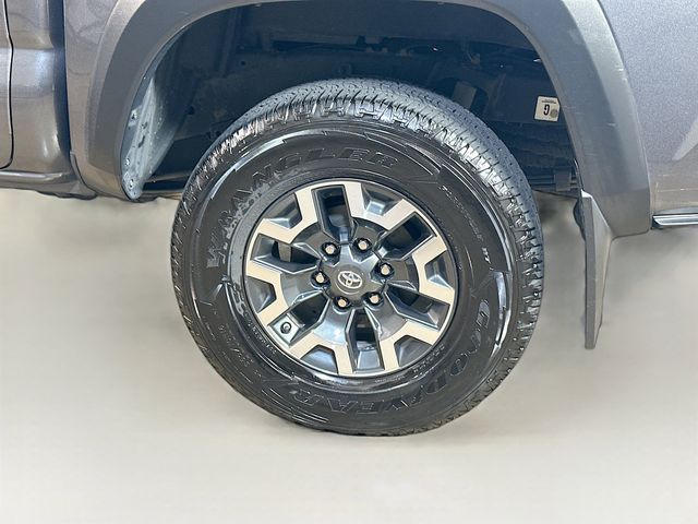 2018 Toyota Tacoma TRD Off-Road photo 3