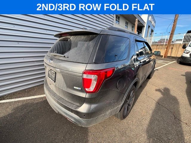 2017 Ford Explorer XLT photo 4