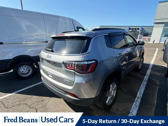 2022 Jeep Compass Latitude photo 2