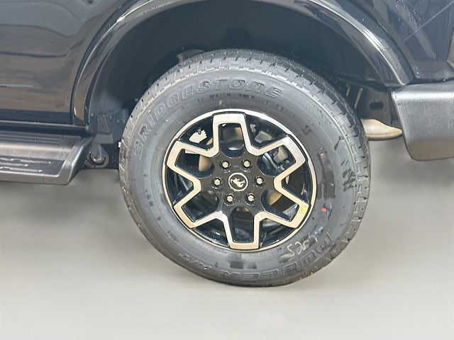2025 Ford Bronco Outer Banks photo 4