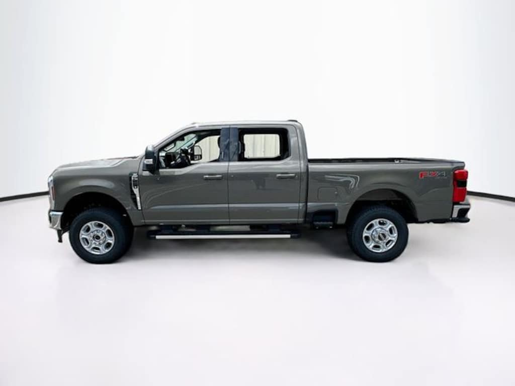New 2026 Ford F-250 XLT Truck Crew Cab