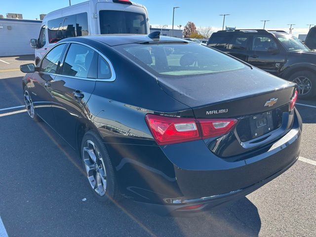 2023 Chevrolet Malibu 1LT photo 2