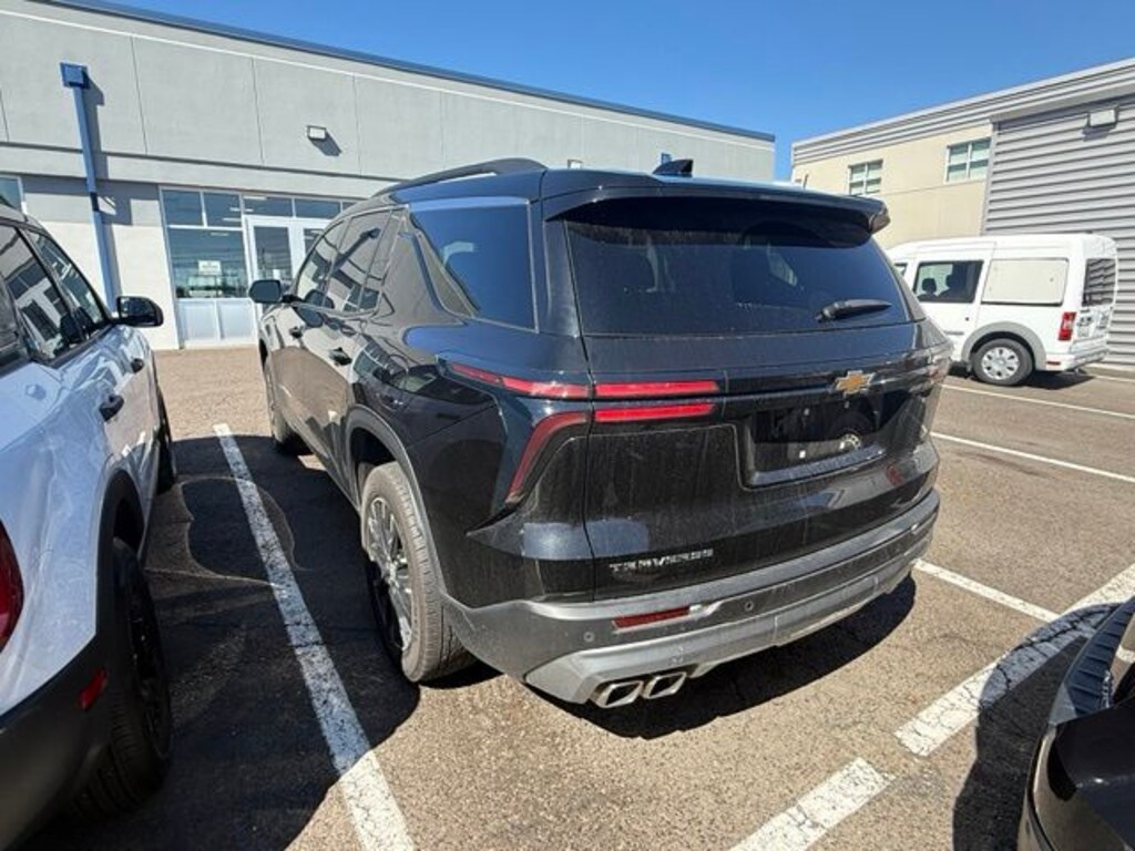 Used 2025 Chevrolet Traverse LT SUV
