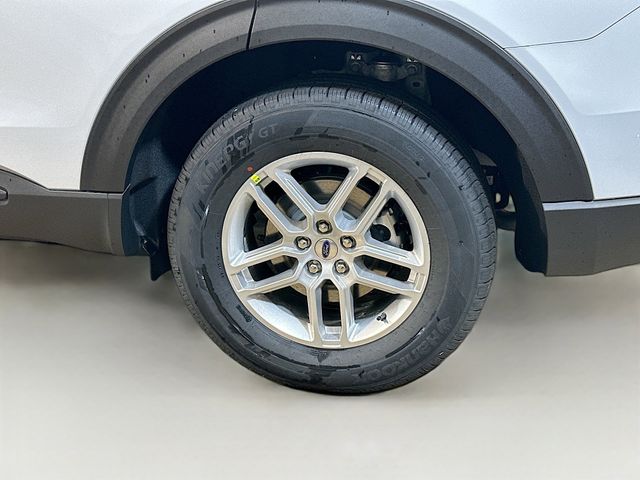 2026 Ford Explorer photo 3