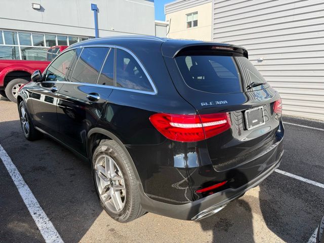 2019 Mercedes Benz GLC 300 4MATIC photo 3