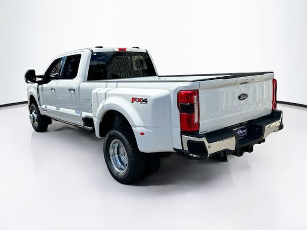 New 2026 Ford F-350 Lariat Truck Crew Cab