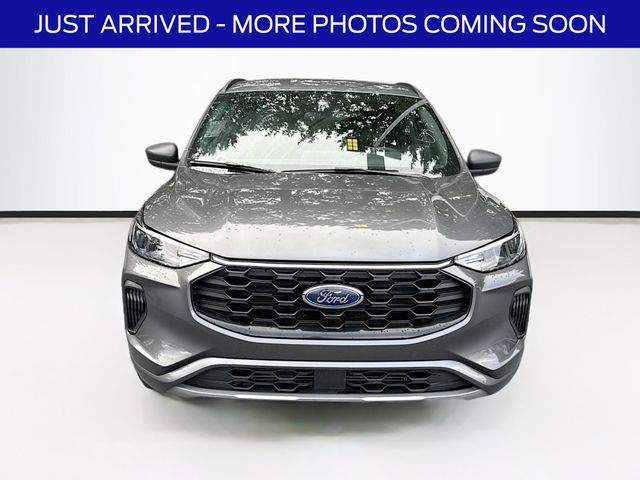 2023 Ford Escape ST-Line photo 2