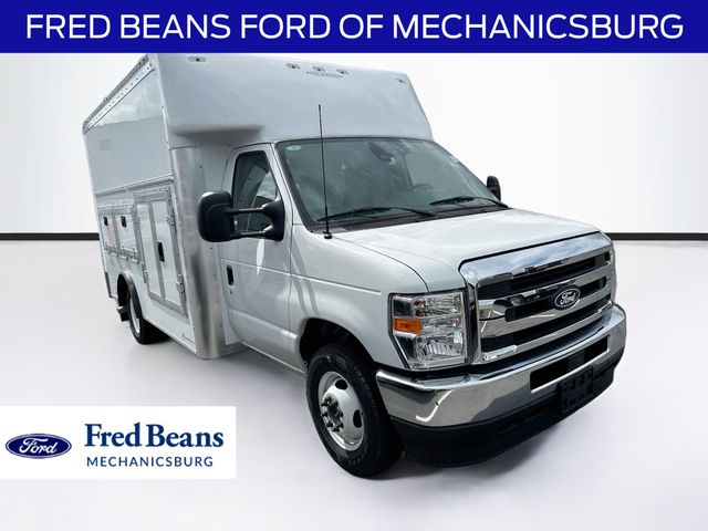 2027 Ford E-350 Cutaway Truck 