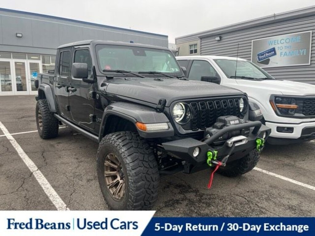 Used 2024 Jeep Gladiator Willys Truck Crew Cab