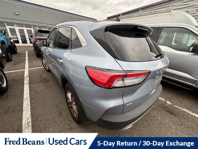 2022 Ford Escape SE photo 2