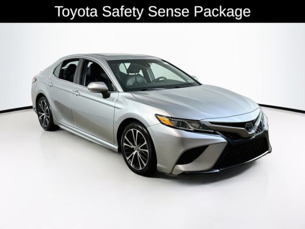 Used 2018 Toyota Camry SE Sedan