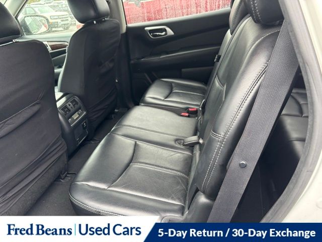 2015 Nissan Pathfinder Platinum photo 4