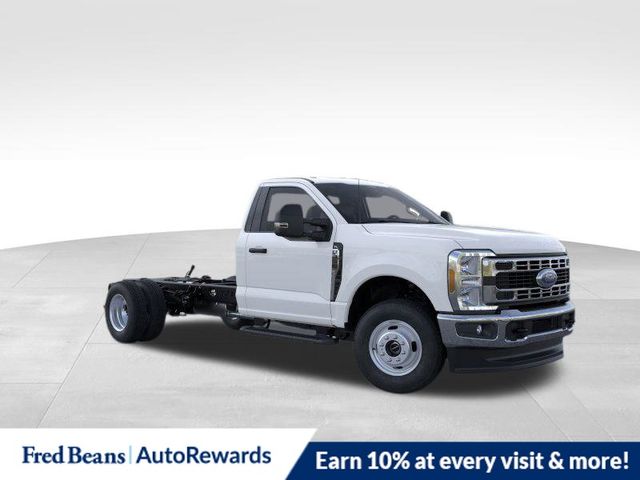 2025 Ford F-350 Chassis Truck Regular Cab 