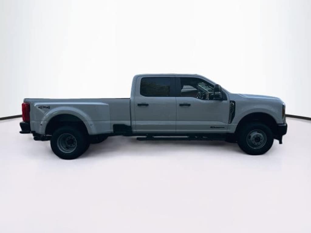 New 2026 Ford F-350 XL Truck Crew Cab